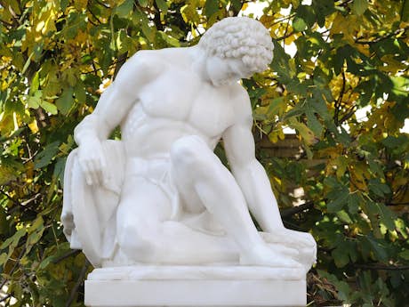 Skulptur eines Mannes
